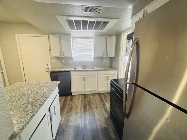 Building Photo - 6200 W Tidwell Rd