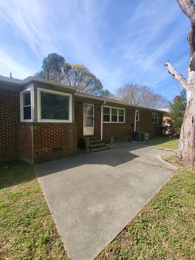 Building Photo - EASTON PLACE