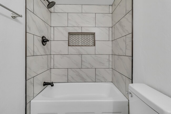 Building Photo - 20644 Oak Pond Dr