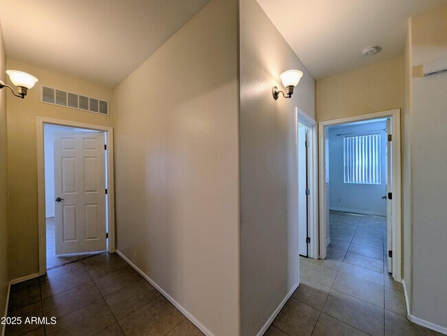 Building Photo - 3731 W St Kateri Dr