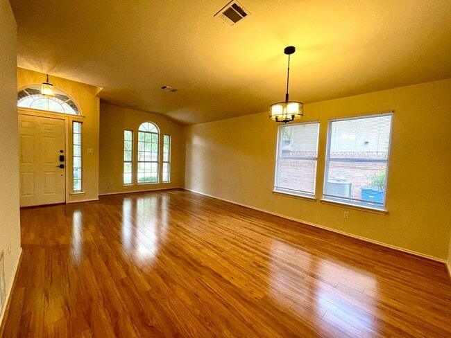 Building Photo - Well-Maintained 3 bedroom, 2 bathroom in Northwood
