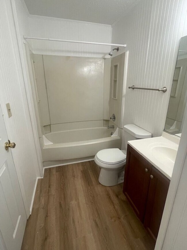 Building Photo - Condo in the heart of Winston-Salem!