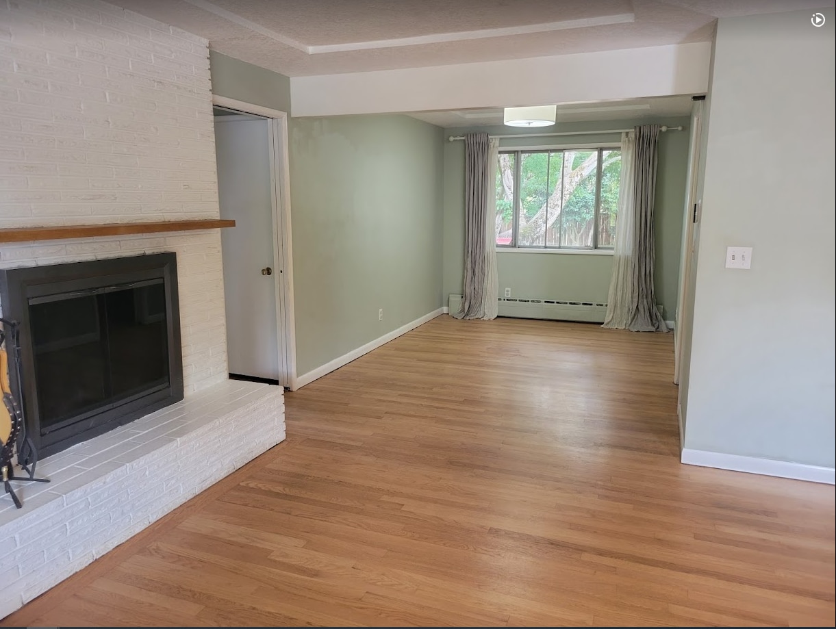 Living room / dinning room - 5252 NE 49th Ave