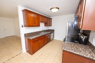 Building Photo - 3BR/2BA Condo in El Cajon!