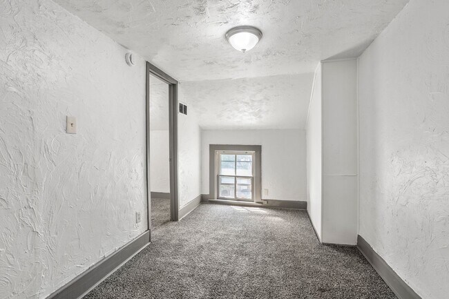 Building Photo - 1400 Knapp St