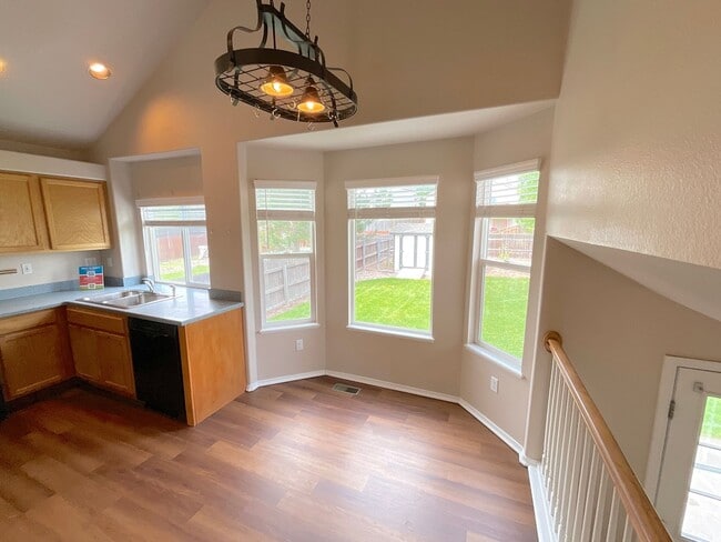 Building Photo - 5 Bedroom Home Available Near Briargate Pkwy & Austin Bluffs Pkwy!