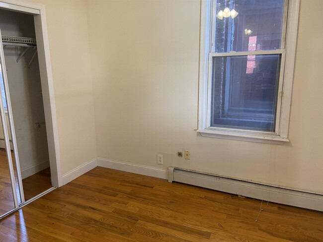 Building Photo - 1402 8th St