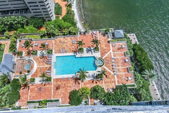 Primary Photo - 1111 Brickell Bay Dr