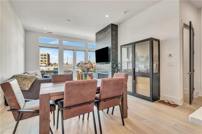 Building Photo - 580 Heatherden Ave