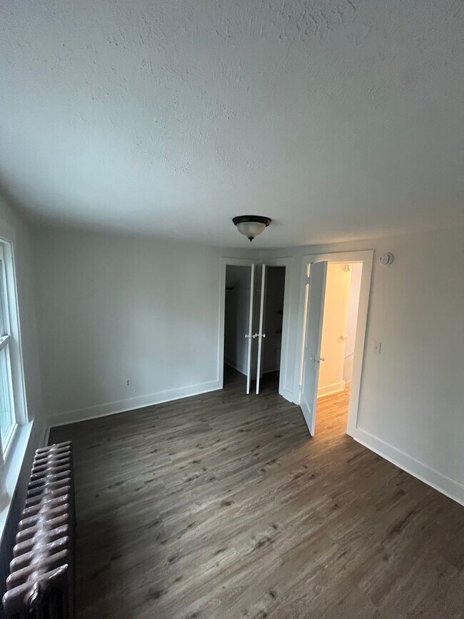 Building Photo - 3-Bed Home w/ Driveway & Enclosed Porches – Convenient Rochester Location