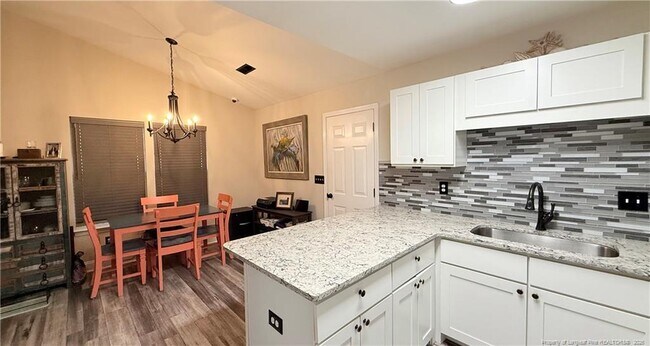 Building Photo - 5406 Ulloa Pl