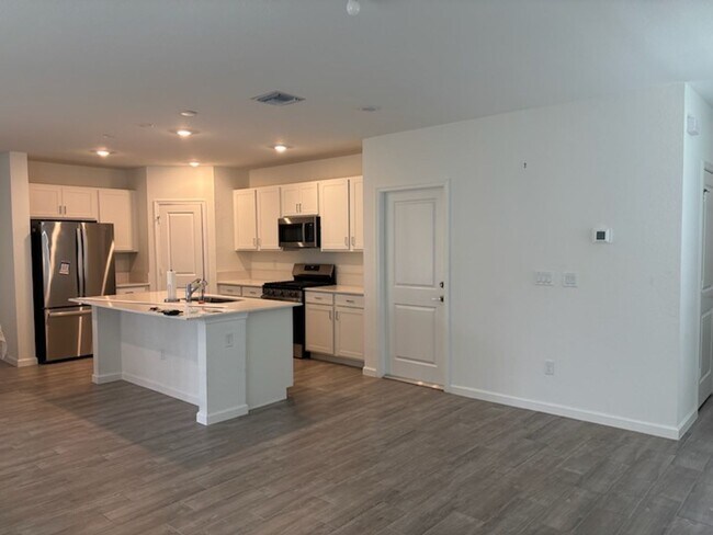 Building Photo - Brystol at Wylder