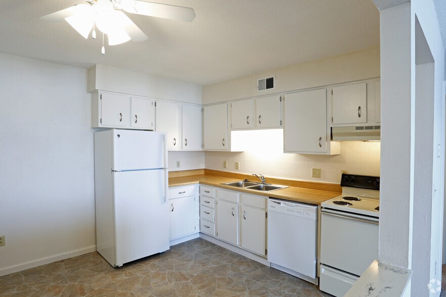 Perry Lake Village 26741 Lakevue Dr Perrysburg OH 43551 Apartment