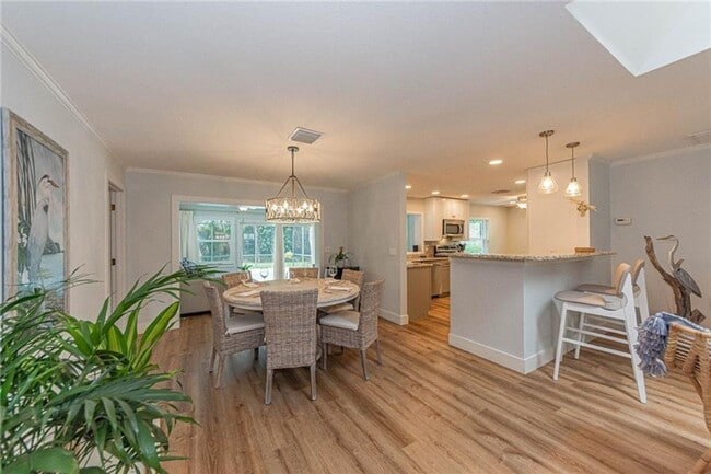 Building Photo - Private Heated Pool