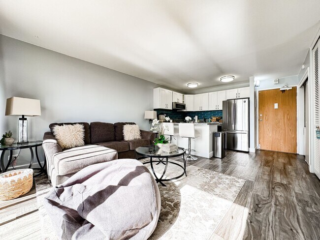 Building Photo - Fully Furnished Waikiki Condo with Direct Ocean Views, Parking, Central A/C