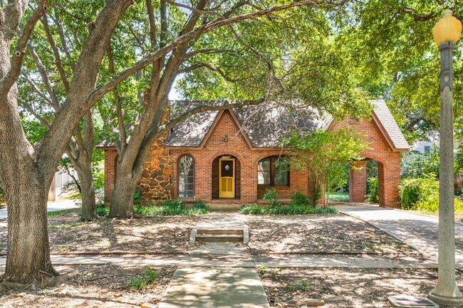 Primary Photo - Fort Worth Gem Just Two Doors from TCU