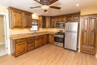 Building Photo - 910 N Carol Ave