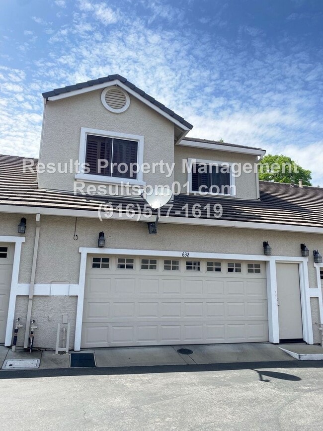 Building Photo - Lovely well cared for condo