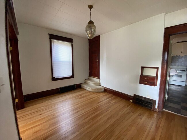 Building Photo - 304 6th Ave NW