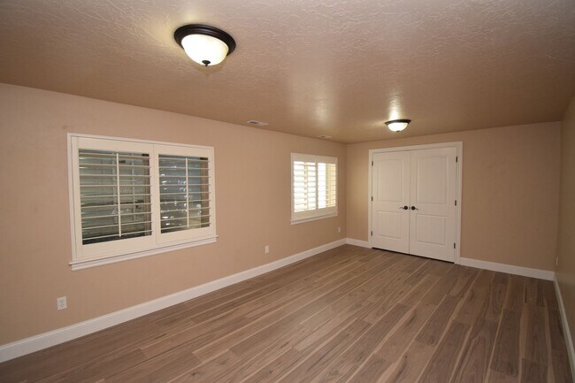 Building Photo - Stunning 6 bedroom 3 bathroom home in Daybreak South Jordan!!!
