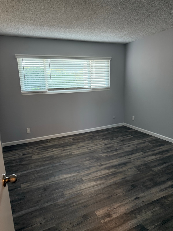 Building Photo - 966 W 11th St