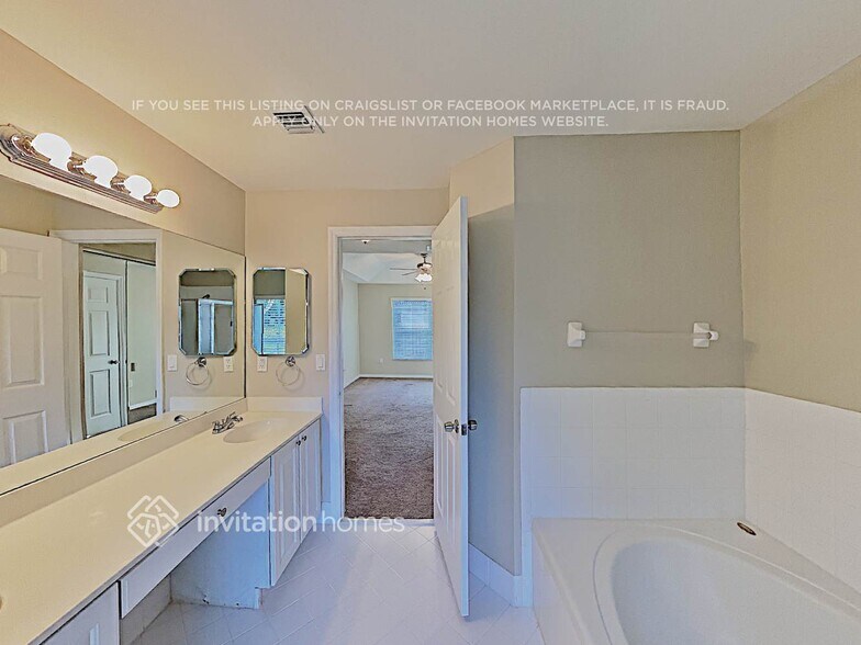 Building Photo - 10698 SW 20th Ct