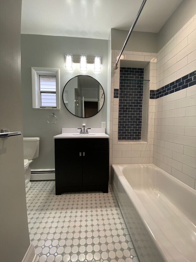 Building Photo - Renovated 2 Bed/1.5 Bath on a Quiet Street in Mt. Washington!  Available July1st!