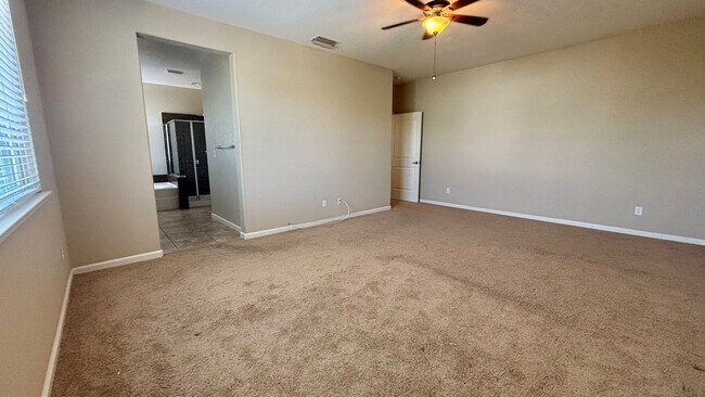 Building Photo - 12011 Country Garden Dr