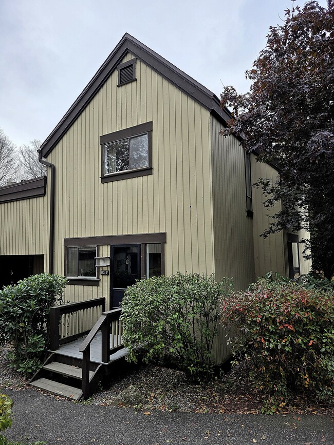 Building Photo - 563 Heritage Vlg