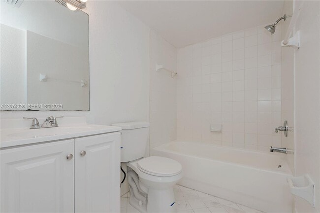 Building Photo - 975 NE 34th Ave