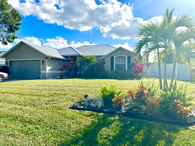 Primary Photo - 672 SW Aster Rd