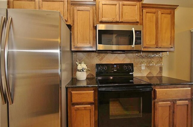 Building Photo - Gorgeous Home in Heritage Oaks with All Ap...