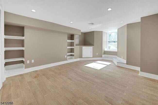 Building Photo - 49 Park Ave