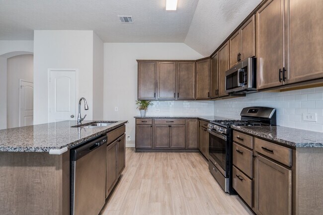 Building Photo - 911 Acorn Trail Pl