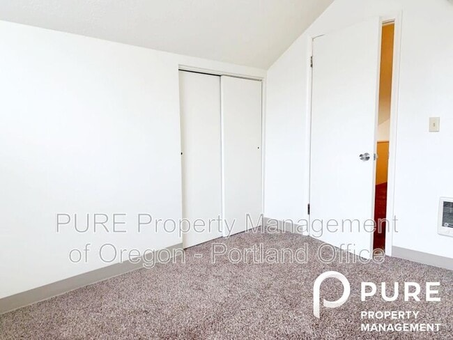 Primary Photo - 3602 N Gantenbein Ave