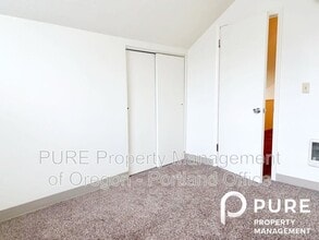 Building Photo - 3602 N Gantenbein Ave
