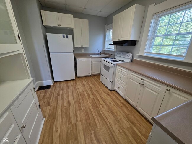 Building Photo - 115 S Heflin St