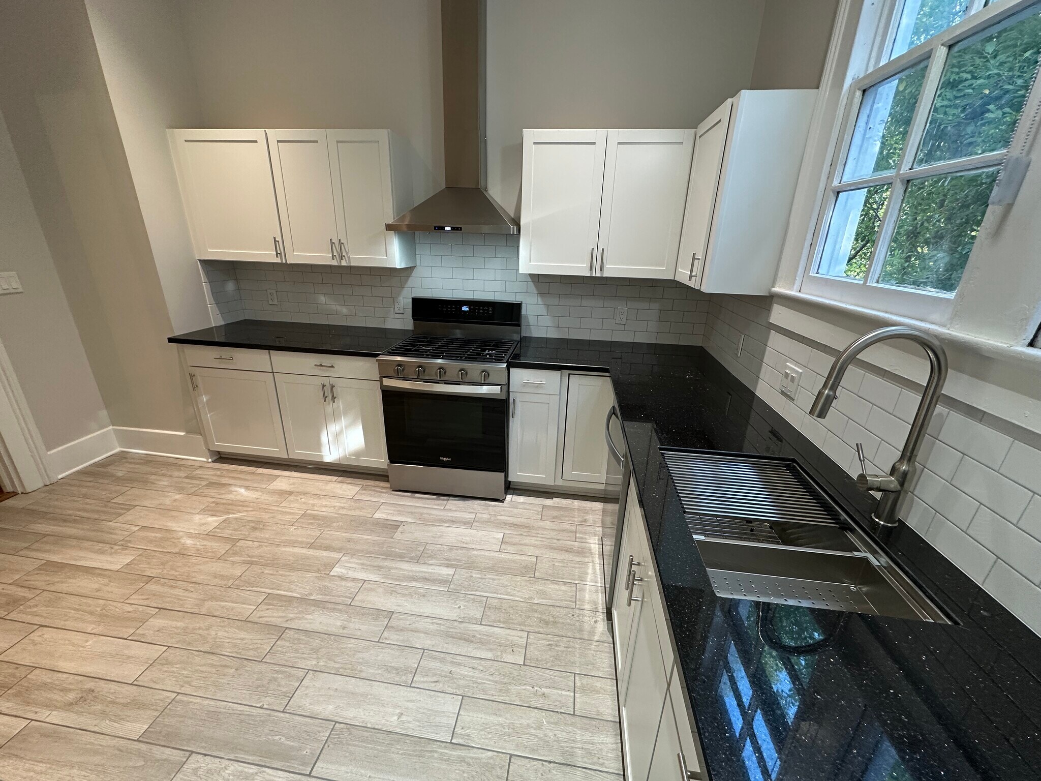 Fully renovated kitchen with granite countertops and all-new stainless steel appliances - 5520 Loyola Ave