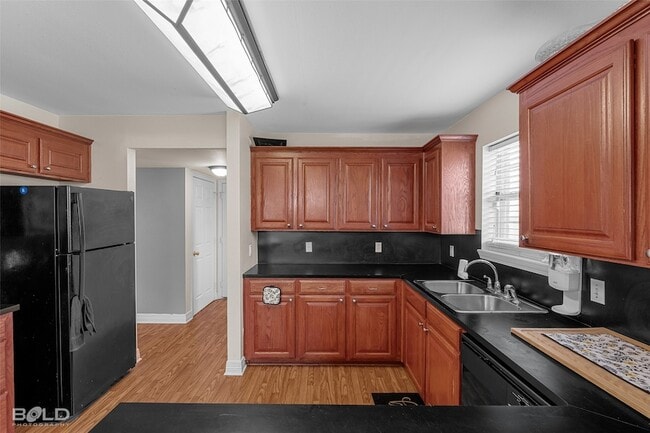 Building Photo - 1608 Shepherd Dr