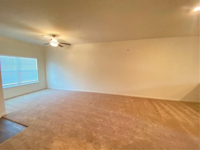 Building Photo - 325 Crescent Park Dr