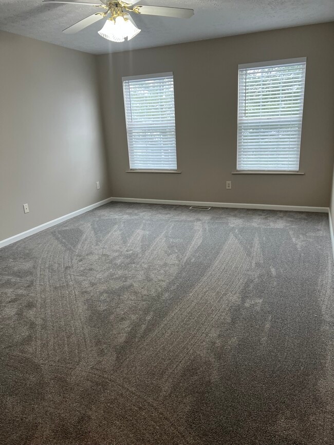 Building Photo - 36447 N Reserve Cir