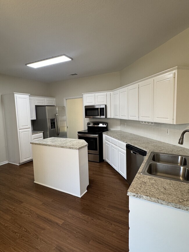 Building Photo - 1515 Mountain Laurel Dr