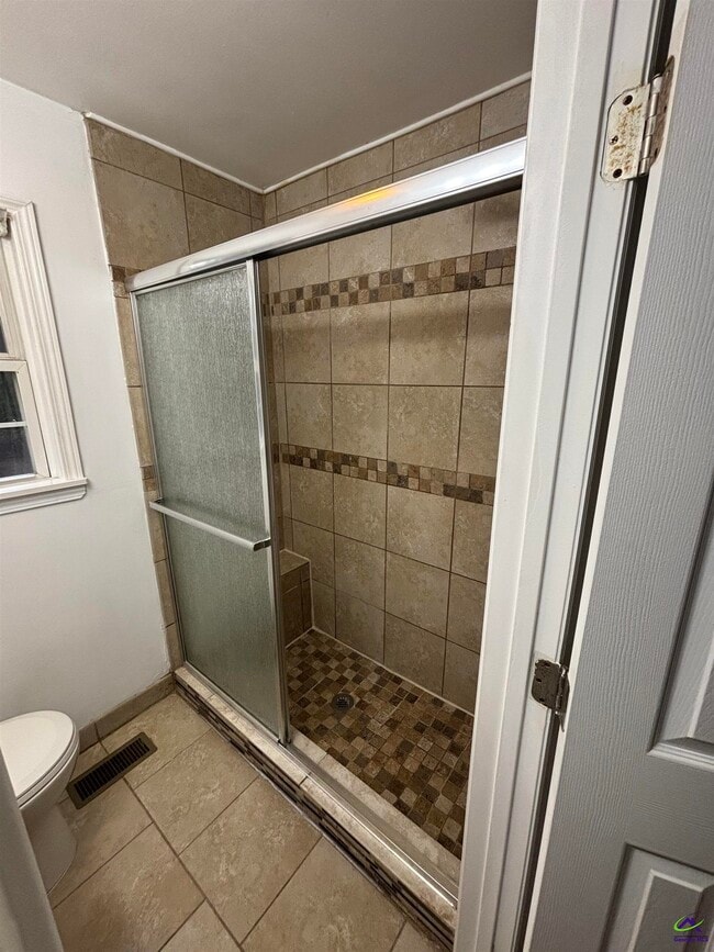 Building Photo - 122 Tinker Blvd