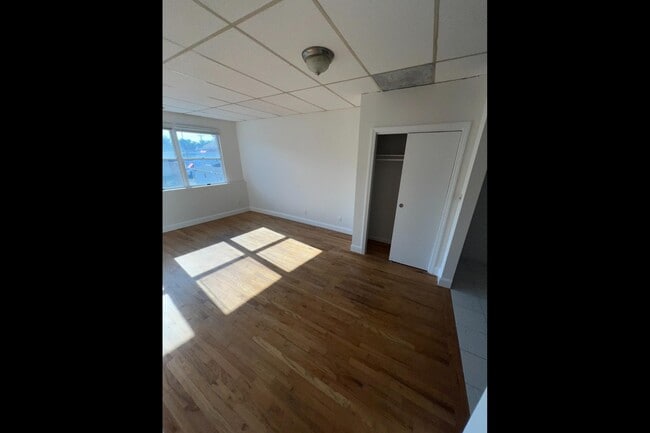 Building Photo - 308 Maple Ave