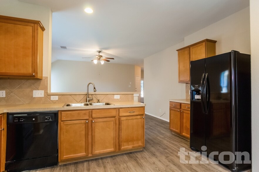 Building Photo - 10338 Whisper Bluff Dr