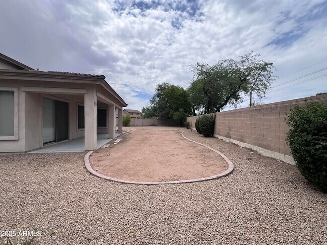 Building Photo - 218 E Sunburst Ln