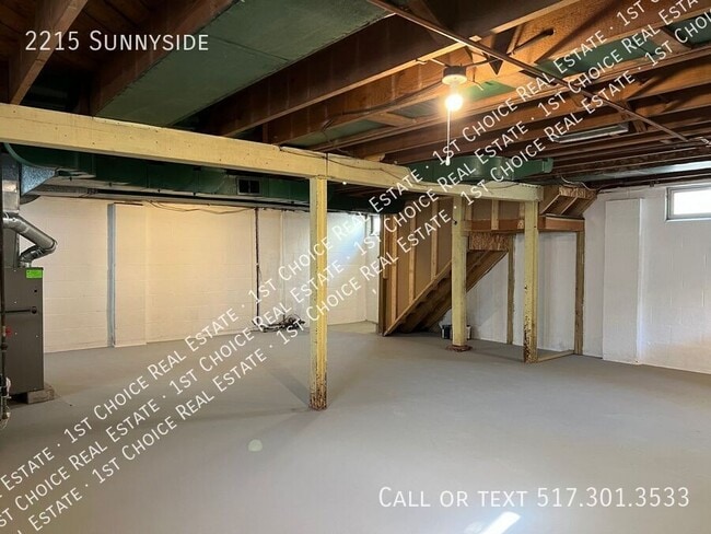 Building Photo - 2215 Sunnyside-