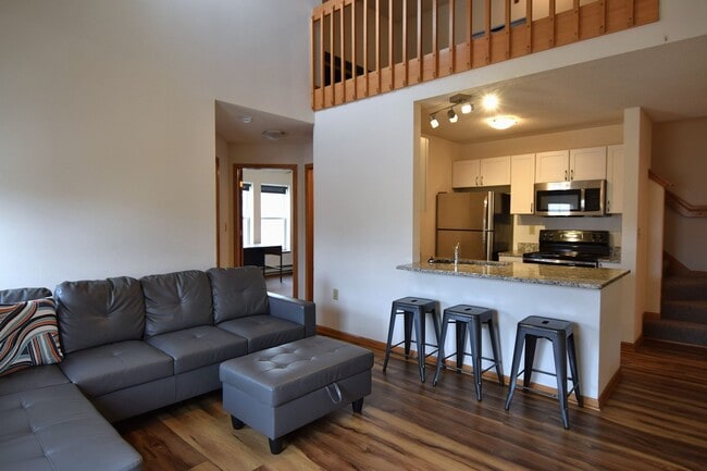 Building Photo - 3 Bedroom, 2 Bathroom