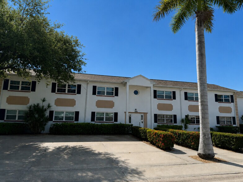 Building Photo - 7015 Cedarhurst Dr