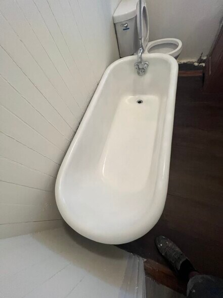 Building Photo - 27 S Locust St